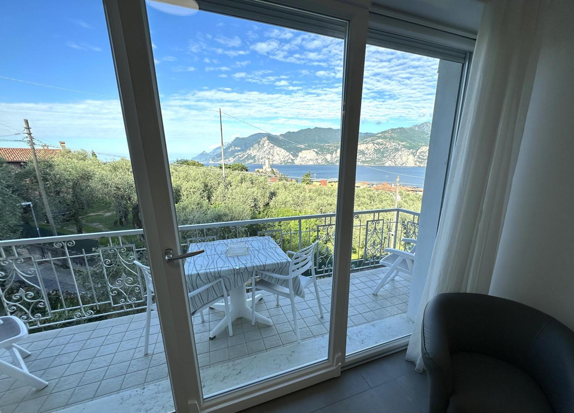 مالتشيزينيه La Pervinca Apartments المظهر الخارجي الصورة